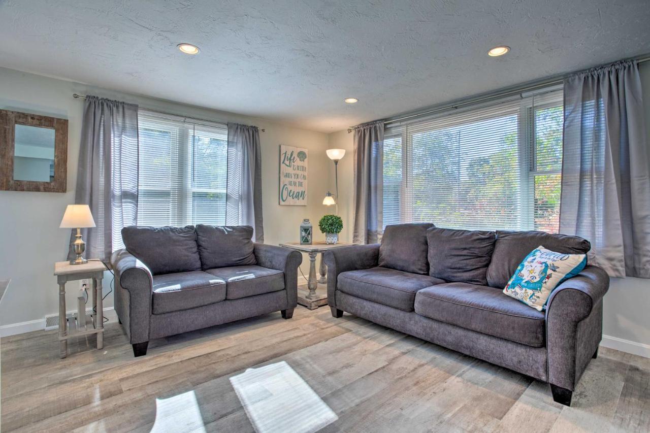 Updated Plymouth Home Less Than 2 Miles To Waterfront! Exterior photo